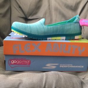 Skechers GO MINI-FLEX Walk Skechers Perf. Shoes